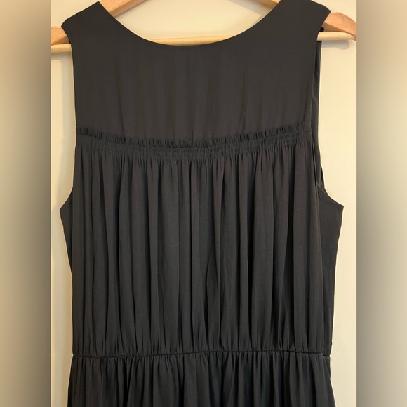 Flowy versatile black maxi dress - Picture 2 of 8